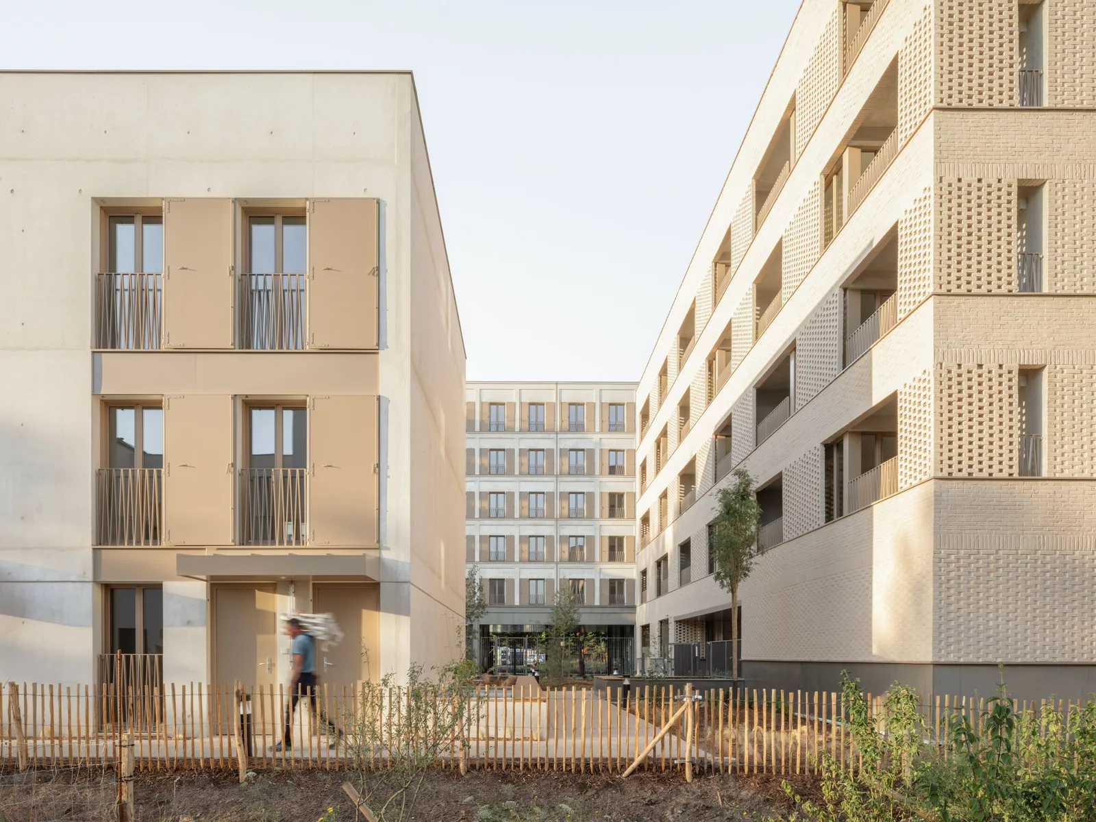 100 logements et commerces, Courcouronnes
