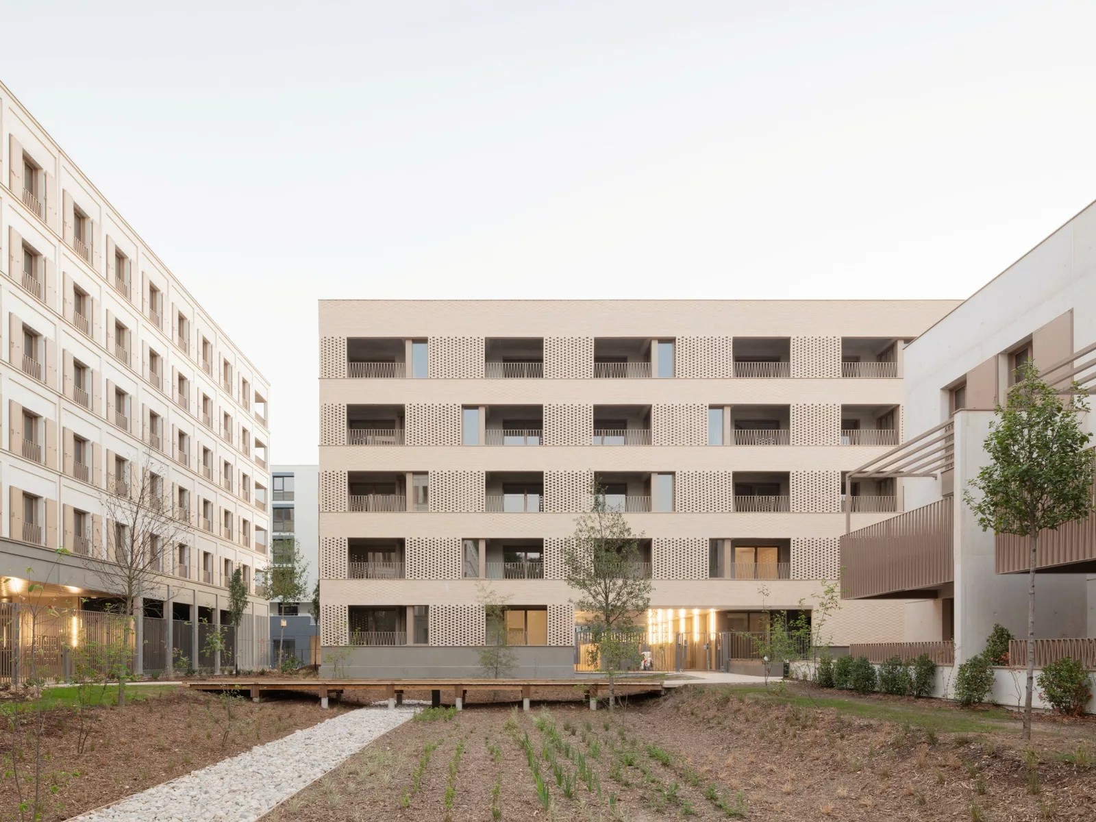 100 logements et commerces, Courcouronnes